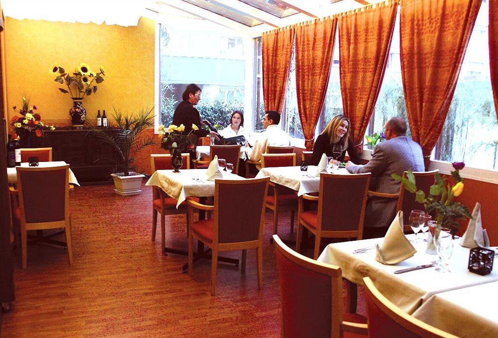 Metropol Hotel Бил Екстериор снимка