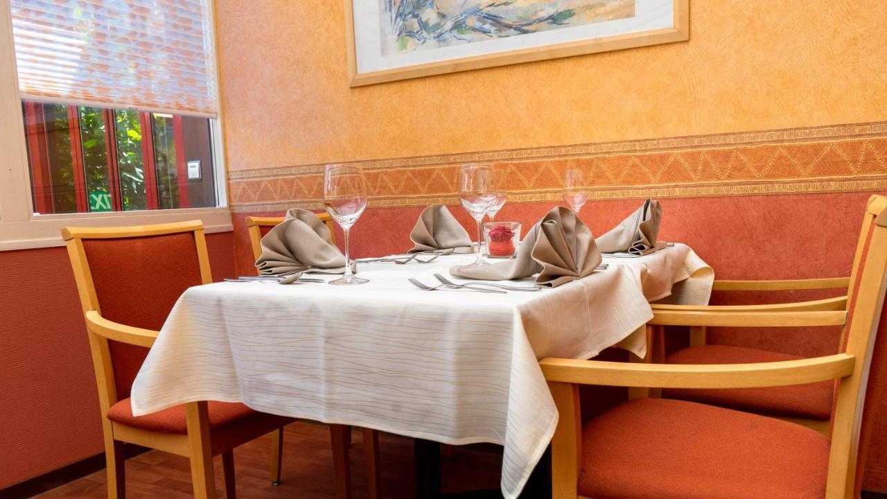 Metropol Hotel Бил Екстериор снимка