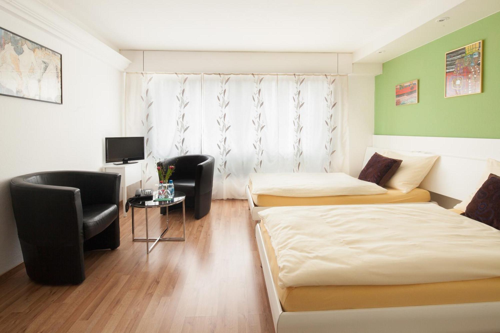Metropol Hotel Бил Екстериор снимка