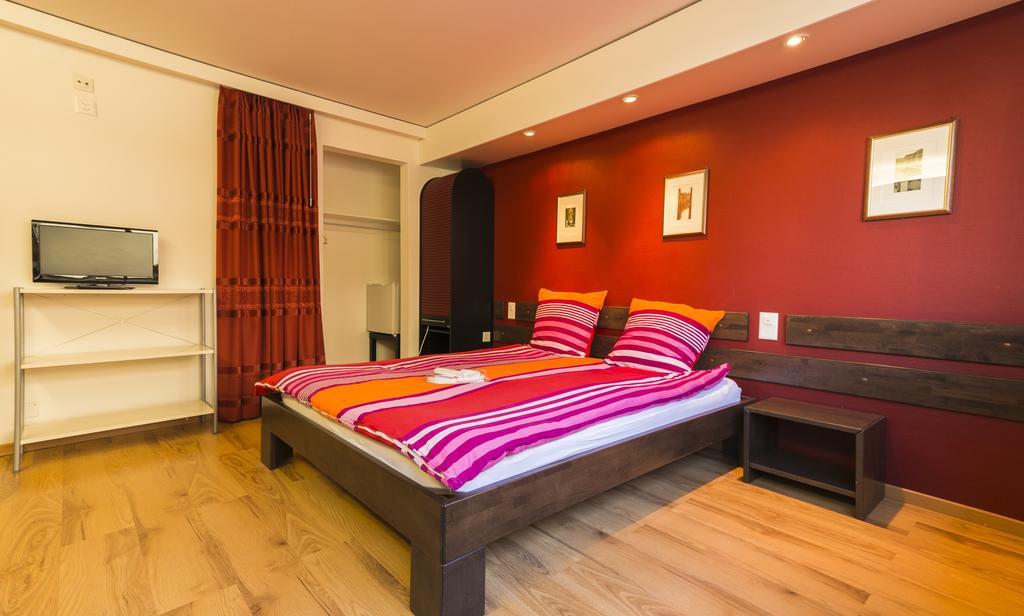 Metropol Hotel Бил Екстериор снимка