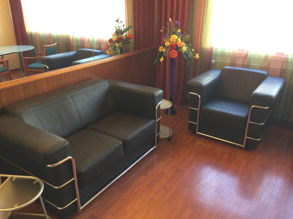 Metropol Hotel Бил Екстериор снимка