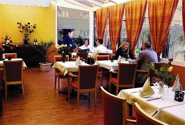 Metropol Hotel Бил Екстериор снимка